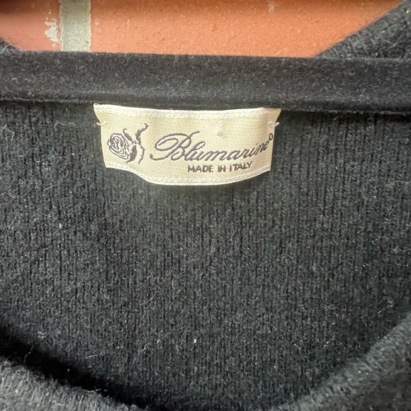 🚨SOLD🚨Black cashmere tank top - Picture 2 of 2